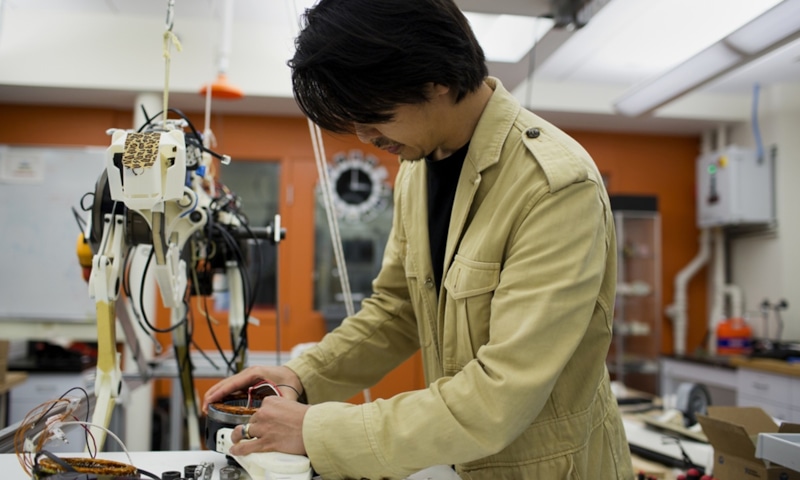 Робот-кенгуру: прыжки с грузом