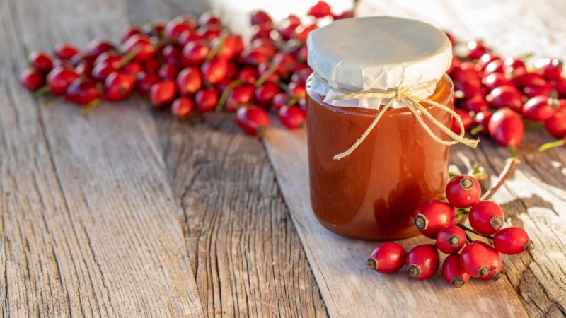 Джем из шиповника: осенние витамины в банке