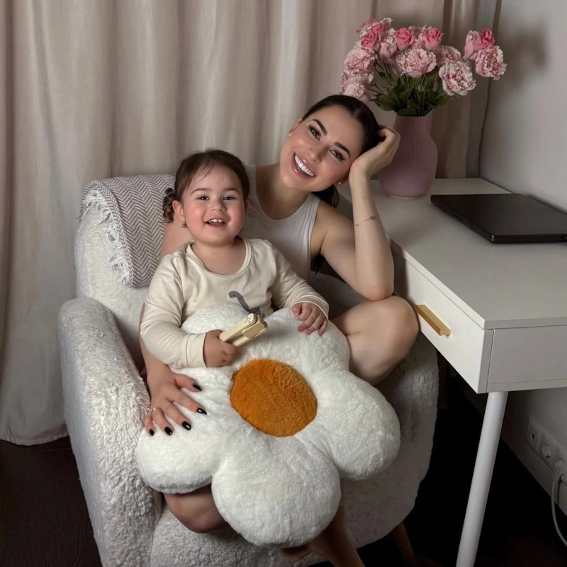 Юлия Пушмaн с дочерью