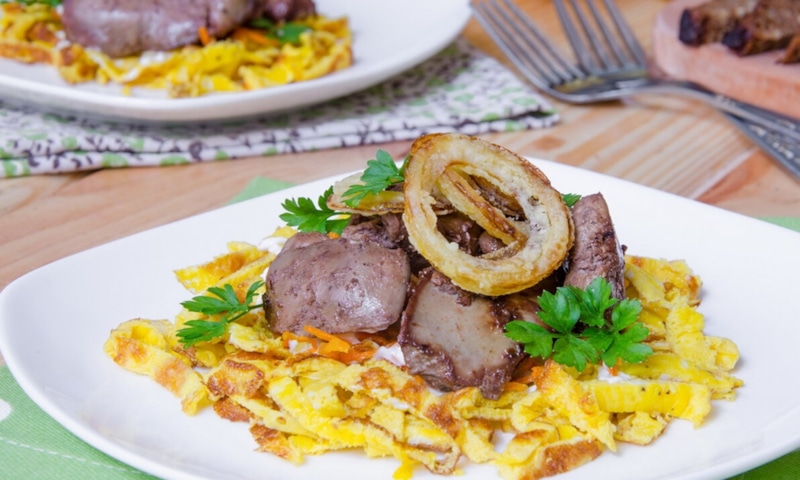 Салат с печенью «Осенние краски»: яркий и сытный