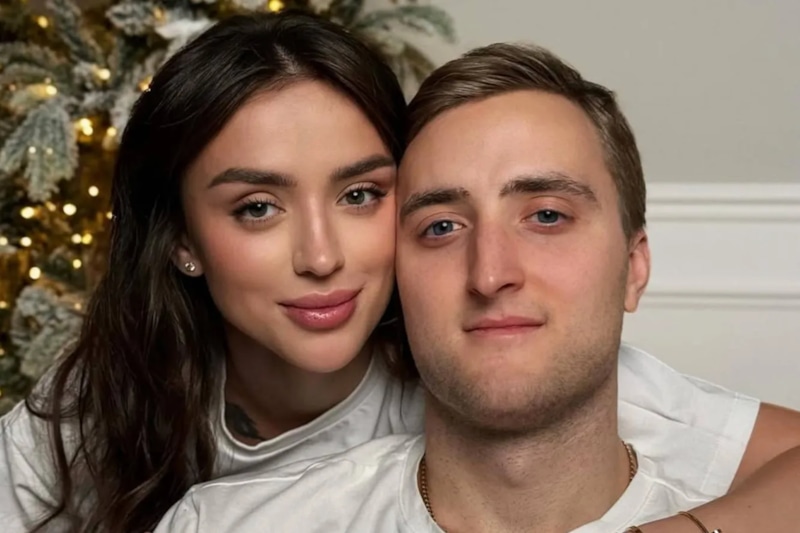 У хоккеиста Александра Волкова родился сын