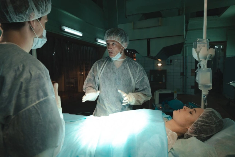 Кадр из сериала «Хирург»