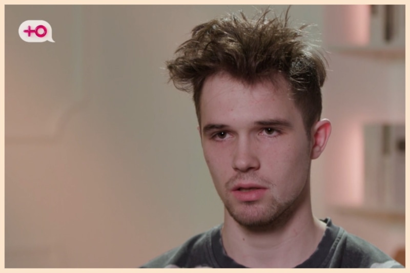 Кадр из шоу «Маменькин сынок»