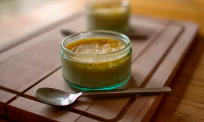 Кастард с ревенем: нежный крем