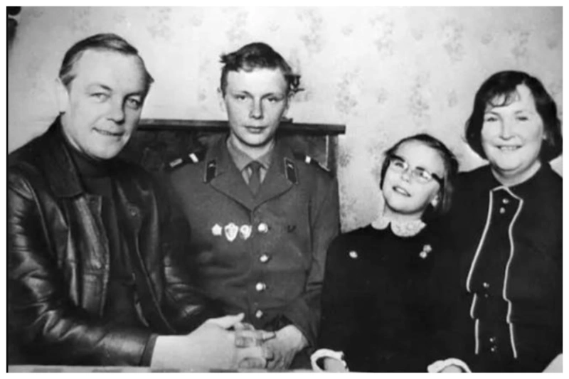 Кирилл Лавров с детьми и женой