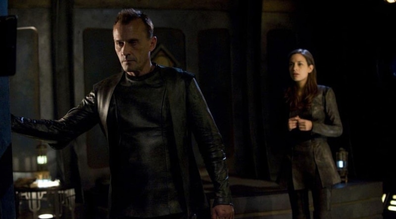 Роберт Неппер и Кэтлин Манро в сериале «Звездные врата: Вселенная»