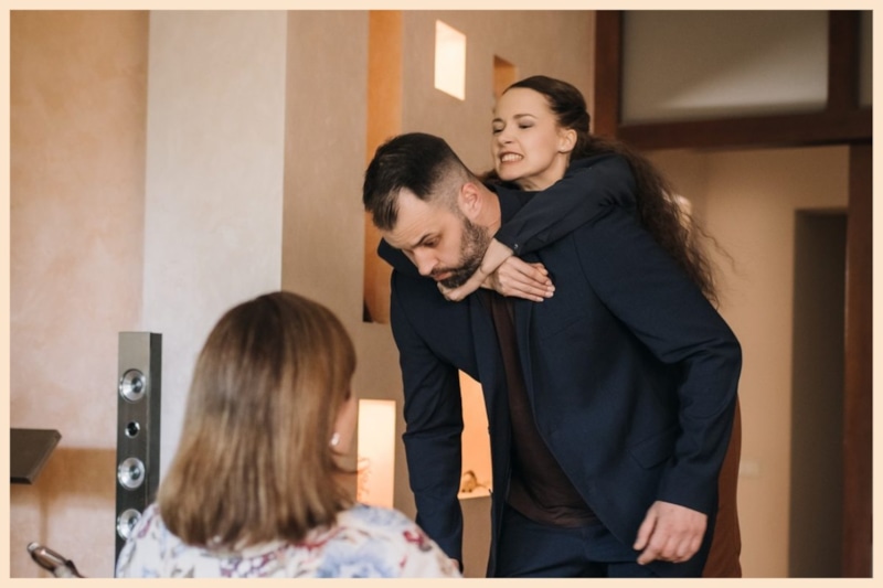 Кадр из сериала «Под маской любви»