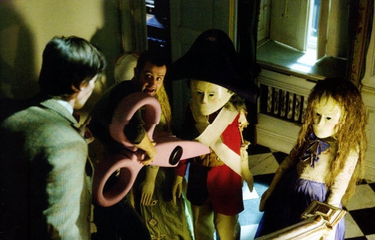 Дэниэл Мейс в сериале «Доктор Кто» Дэниэл Мейс в сериале «Доктор Кто»