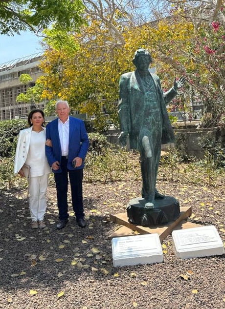 Директор государственного издательства «Музыка» Марк Зильберквит с дочерью