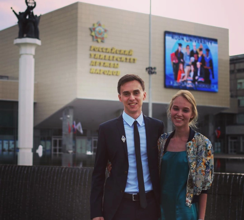 Владислав Романцов с женой