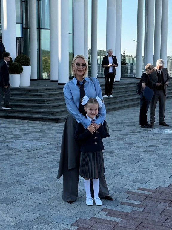 Желіде жеке секс бейнелерін қараңыз Silver тобының жалаңаш клиптері