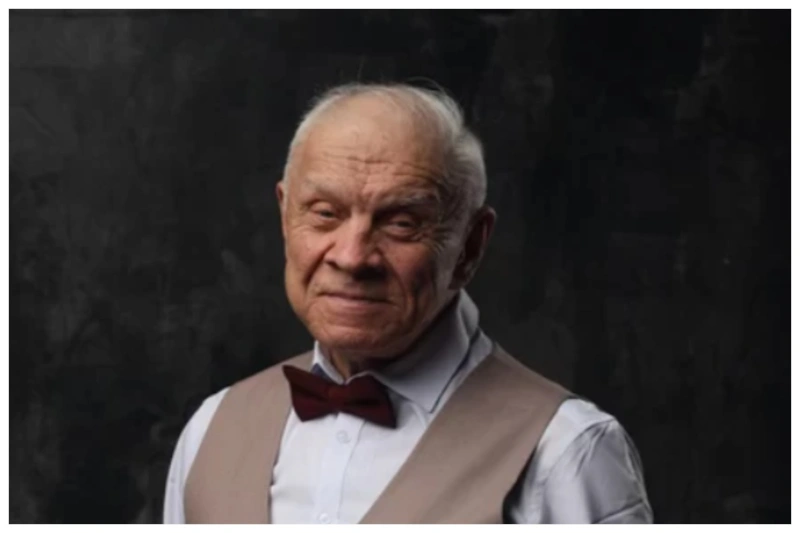 Участник группы «Поющие гитары» Евгений Броневицкий