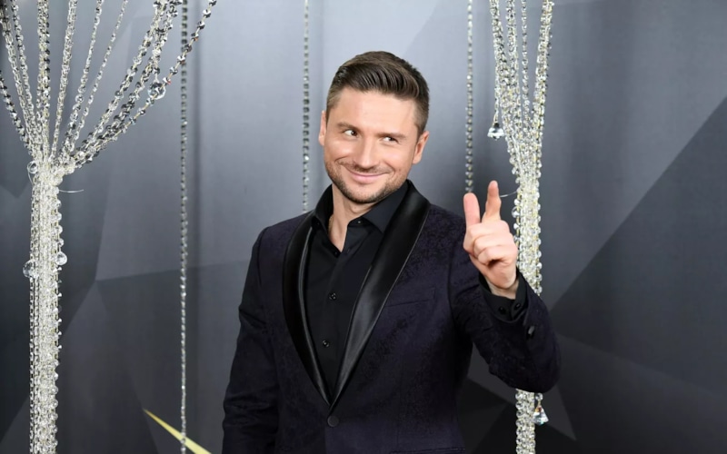 Сергей Лазарев оправдался за поцелуй с замужней Лерой Кудрявцевой