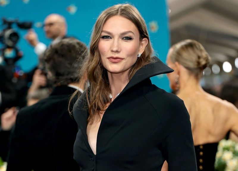 Карли Клосс родила третьего ребенка в 33 года