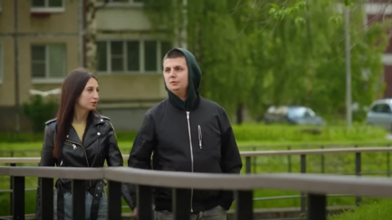 Участник шоу «Маменькин сынок» Артем Иванов и его жена 