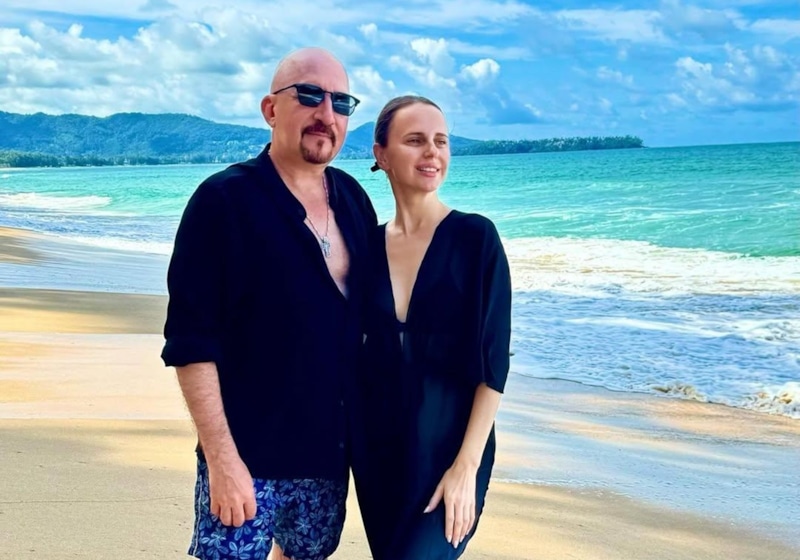 Потерявший жену певец Жека представил новую возлюбленную