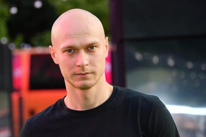 Юра Борисов бросил съемки в Голливуде и вернулся в Россию