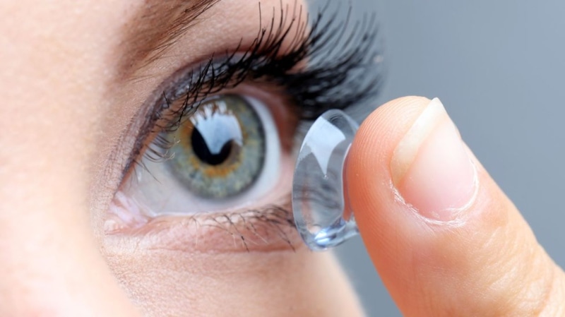 Правила использования контактных линз: советы офтальмолога