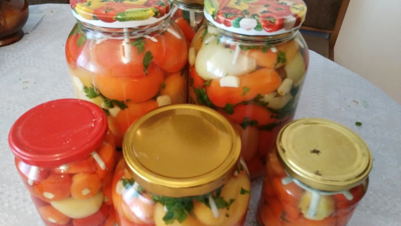 Маринованные помидоры с сельдереем: зимняя заготовка