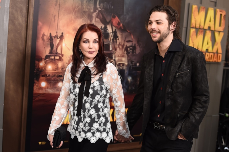 Верблюд чуть не сожрал сына Присциллы Пресли