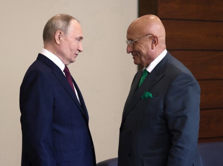 Влaдимир Путин и Сергей Караганов Влaдимир Путин и Сергей Караганов