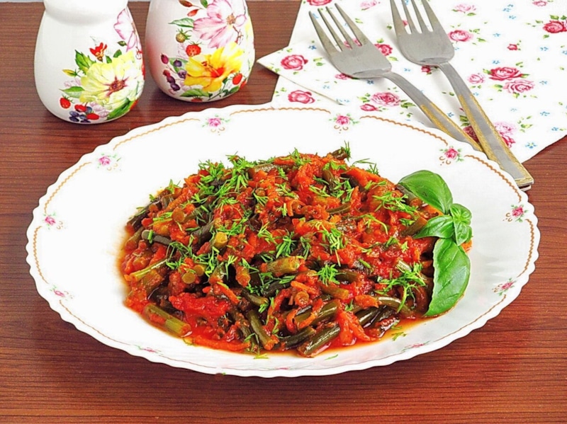 Лечо на зиму: чесночные стрелки в банке