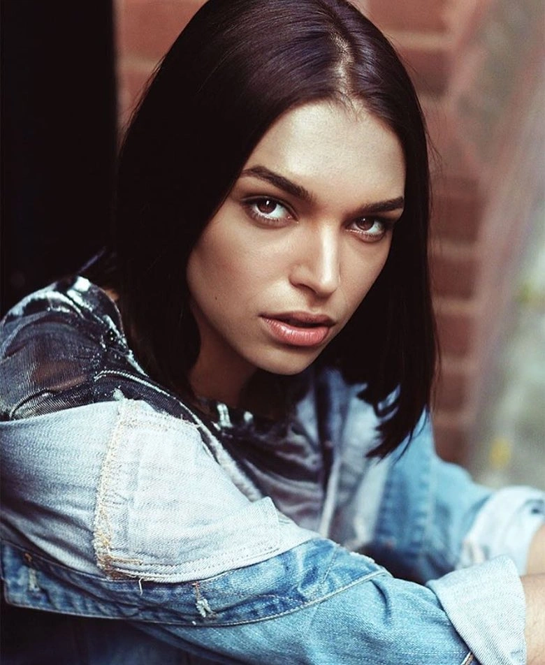 Джордан Александра с волосами