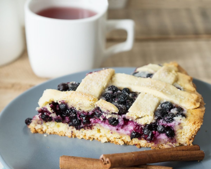 Пирог с черноплодной рябиной: рецепт с грецкими орехами