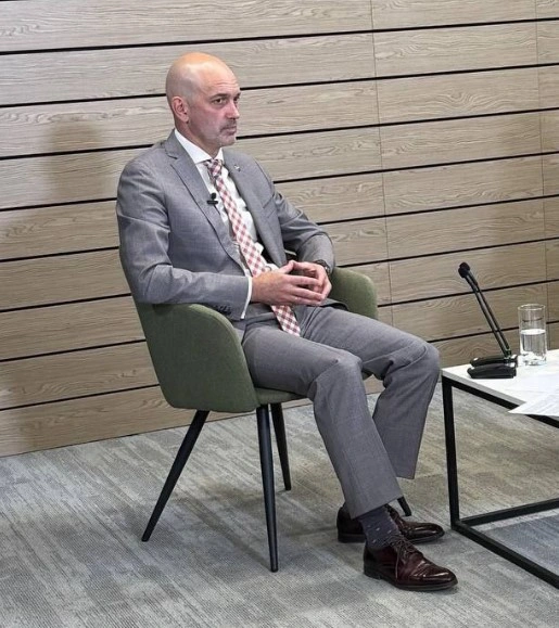 Азат Кадыров — министр по делам молодежи Республики Татарстан Азат Кадыров — министр по делам молодежи Республики Татарстан