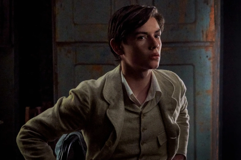 Луис Патридж в фильме «Энола Холмс» Луис Патридж в фильме «Энола Холмс»