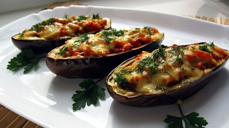 Фаршированные баклажаны: сырное наслаждение в мультиварке