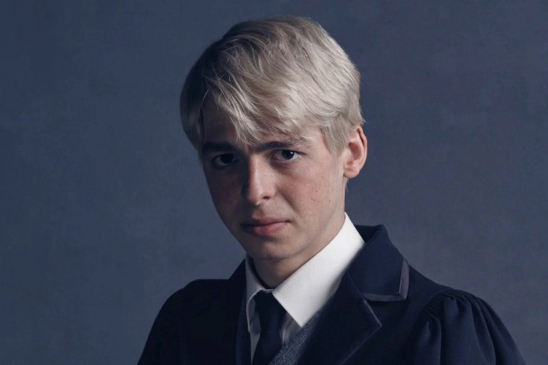 Энтони Бойл в роли Скорпиуса Малфоя в спектакле «Гарри Поттер и Проклятое дитя»
