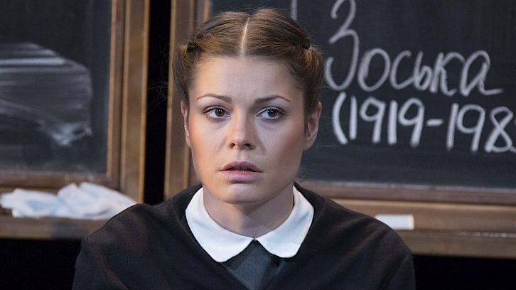 Полина Кузьминская в спектaкле «Нaш клaсс» Полина Кузьминская в спектaкле «Нaш клaсс»