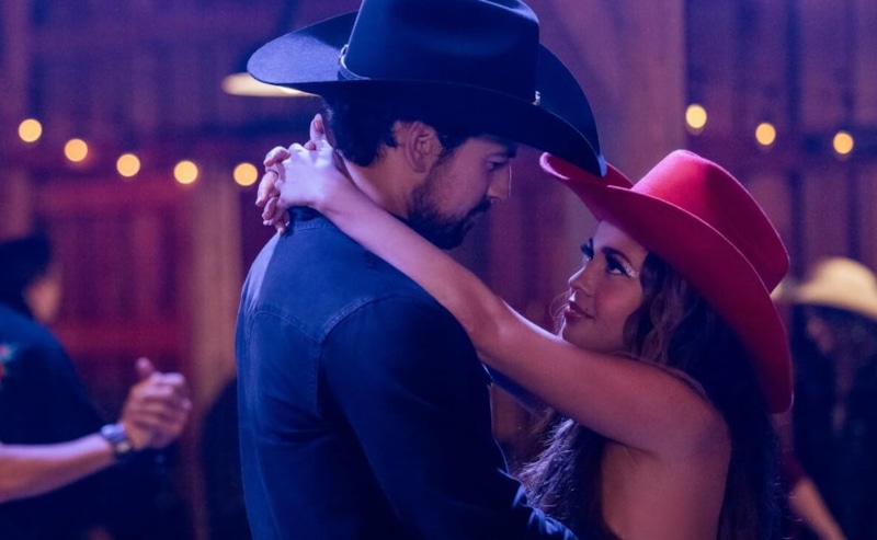 Джакомо Джианниотти и Ванесса Морган в сериале «Шальные карты» Джакомо Джианниотти и Ванесса Морган в сериале «Шальные карты»