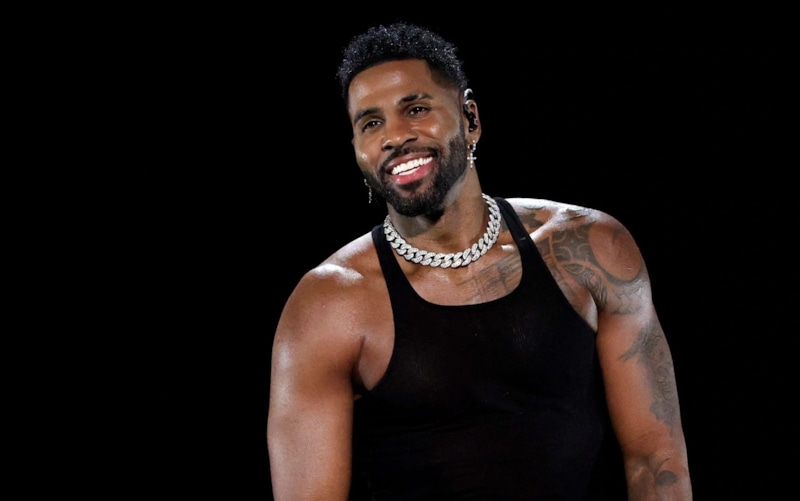 Джейсон Деруло открыл концерт в Москве русским хитом Джейсон Деруло открыл концерт в Москве русским хитом