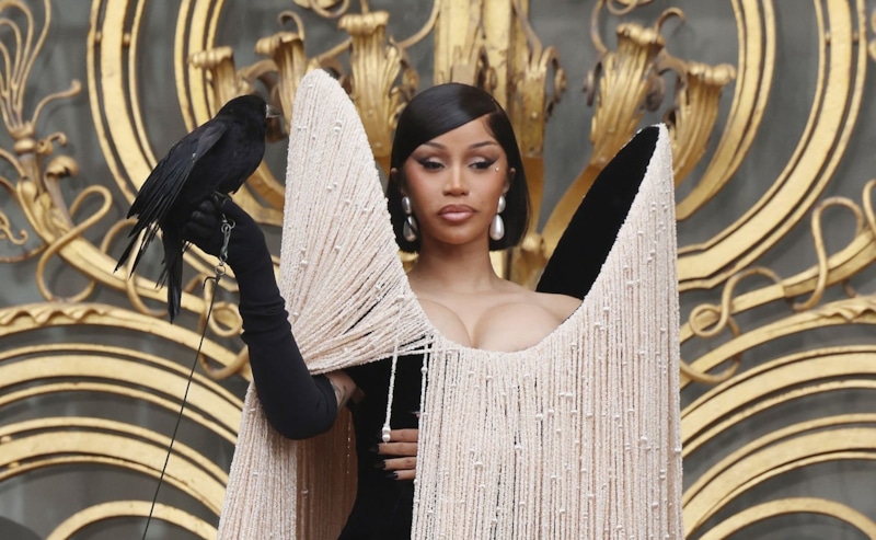 Карди Би сообщила о болезненной операции по уменьшению ягодиц