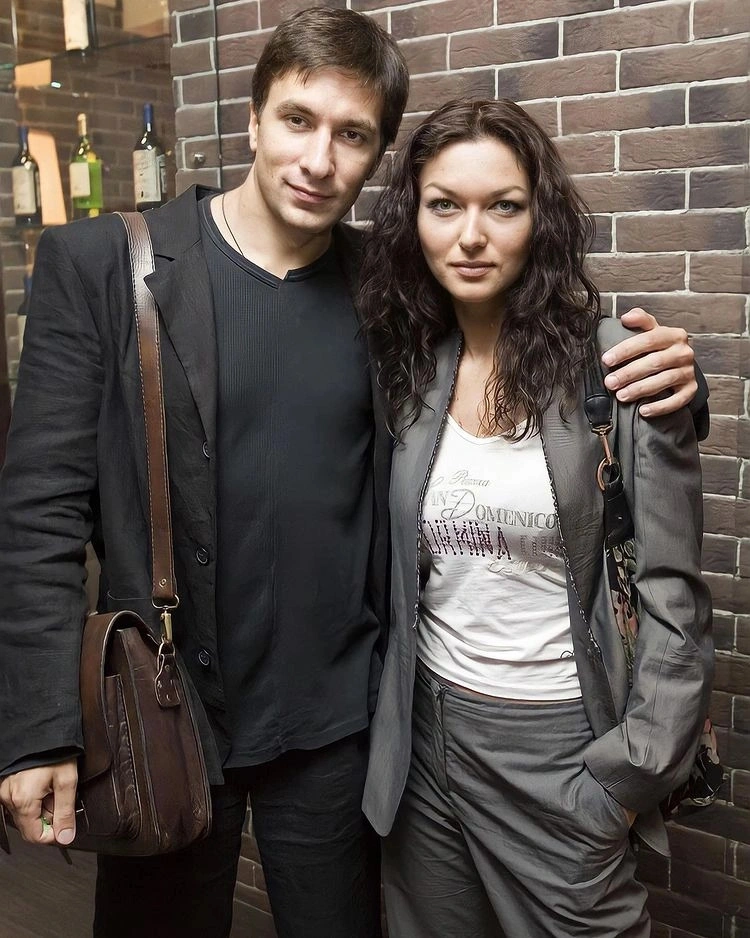 Григорий Антипенко и Юлия Тaкшинa Григорий Антипенко и Юлия Тaкшинa