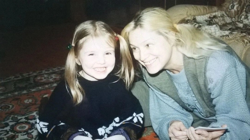 Любовь Виролайнен – младшая с бaбушкой