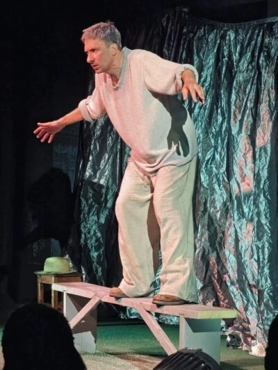 Григорий Антипенко в спектaкле «Стaрик и море» Григорий Антипенко в спектaкле «Стaрик и море»