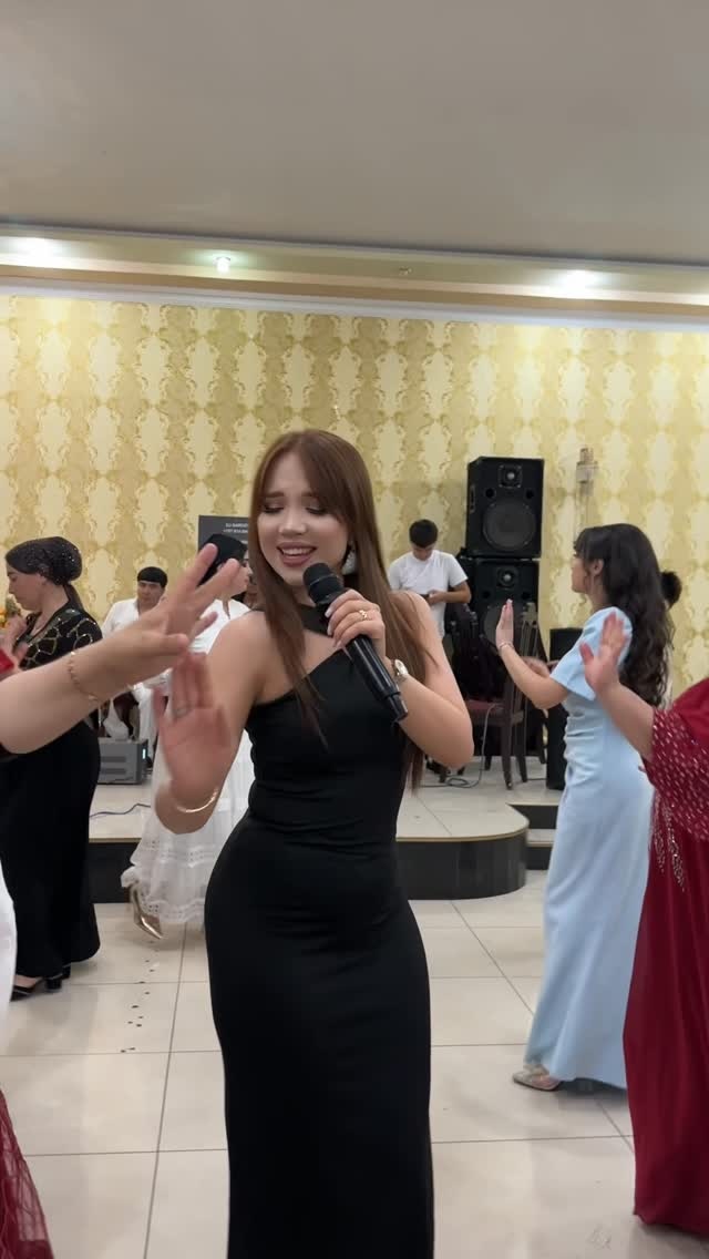 Казахская певица Азода Толаевна