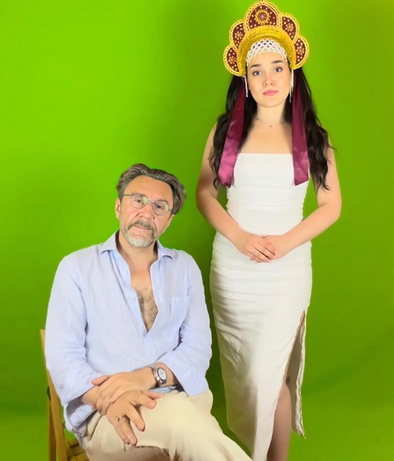 Сергей Шнуров в группе «Зоя» Сергей Шнуров в группе «Зоя»