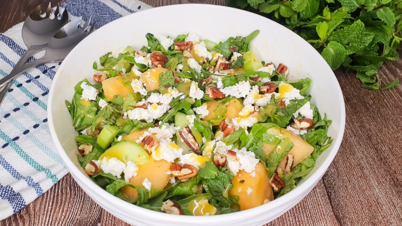 Салат с дыней и фетой: витаминная симфония