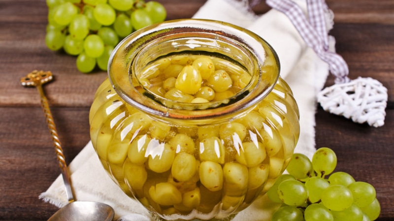 Виноград в горчичном маринаде: зимний деликатес