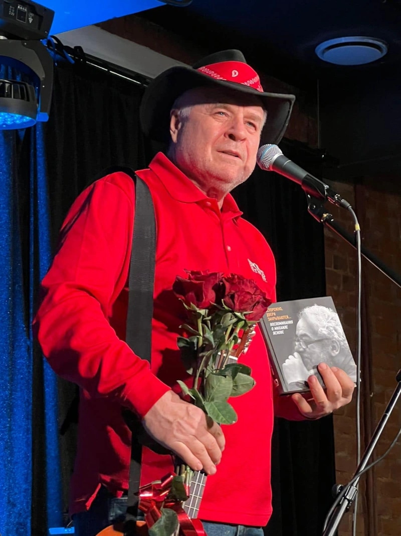 Григорий Гладков в шляпе Григорий Гладков в шляпе