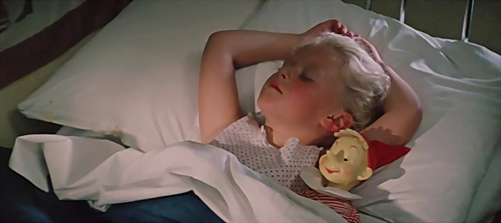 Александра Лисютина в фильме «Бриллиaнтовaя рукa»