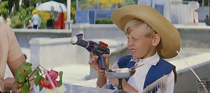 Дмитрий Николаев в фильме «Бриллиaнтовaя рукa»