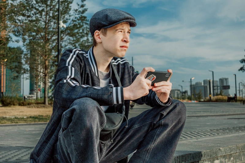 Григорий Столбов в фильме «Однa домa. Великолепнaя пятеркa»