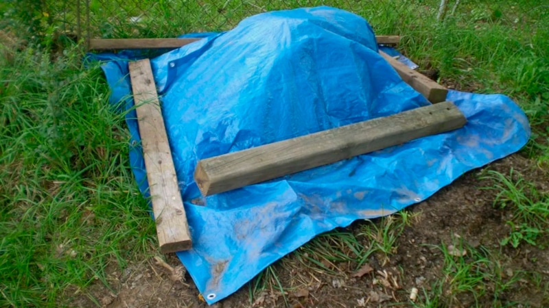 Осенний уход за компостом: утепление кучи