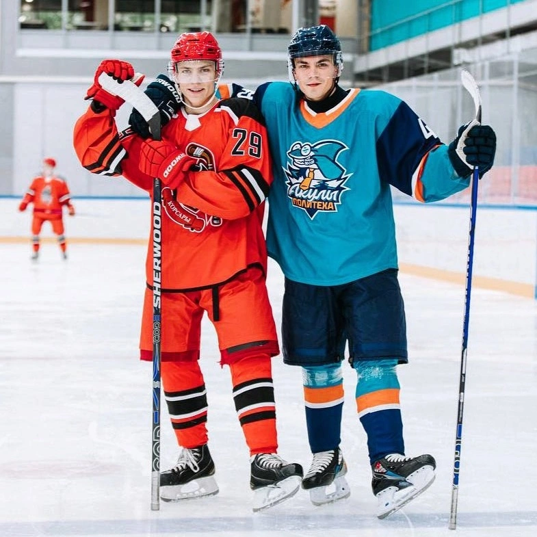 Даня Киселев и Константин Раскатов в сериале «Молодежка. Новая смена»