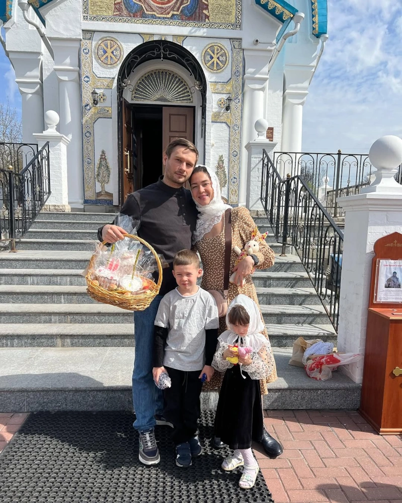 Полина Казанцева с мужем и детьми